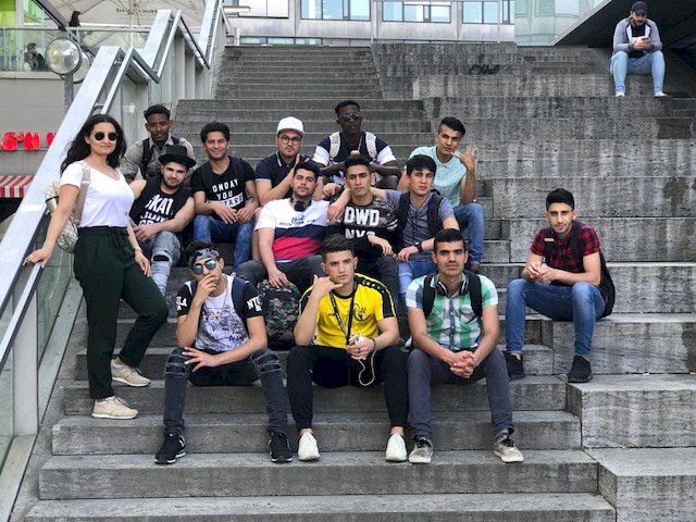 Frau Altundaş und die Schüler der VABR3P