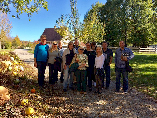 Die polnische Delegation mit der Schulleitung der Karl-Arnold-Schule in Kürnbach: Vordere Reihe Zweite von rechts die Schweidnitzer Schulleiterin Krystyna Kowalonek, vordere Reihe links die Schulleiterin der Karl-Arnold-Schule, Renate Granacher-Buroh und hintere Reihe links, der stellvertretende Schulleiter der Karl-Arnold-Schule, Manfred Kühner.