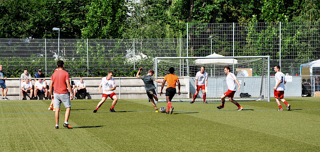Unermüdlich spielen die Mannschaften beim Sommerfest der KAS