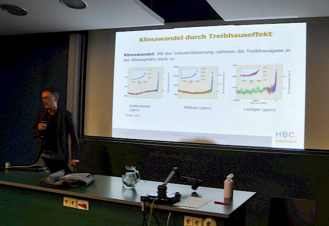 Prof. Dr. Entress bei seinem Vortrag in der KAS.
